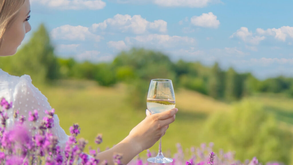 Estate con i vini La Genisia 2025